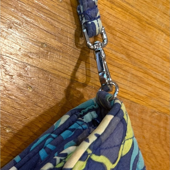 Vera Bradley Katalina Blues Quilted Wristlet Turnlock Wallet – EUC - Picture 5 of 5